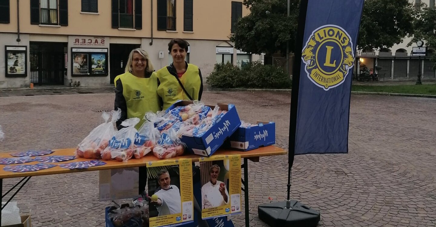 Una Mela Per Chi Ha Fame Dal Lions Club Di Cernusco Sul Naviglio E