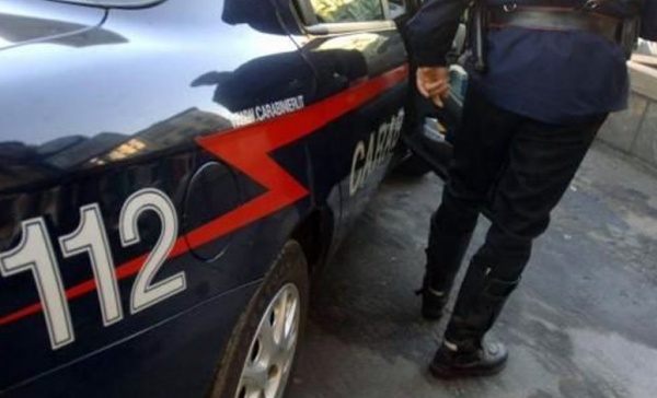 Incinta, si presenta a casa dell’ex: lui ha già un’altra e lei minaccia il suicidio