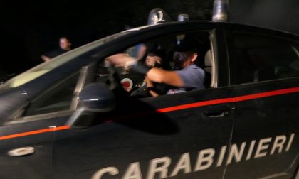 Ubriaco al volante non si ferma all'alt dei carabinieri e si schianta