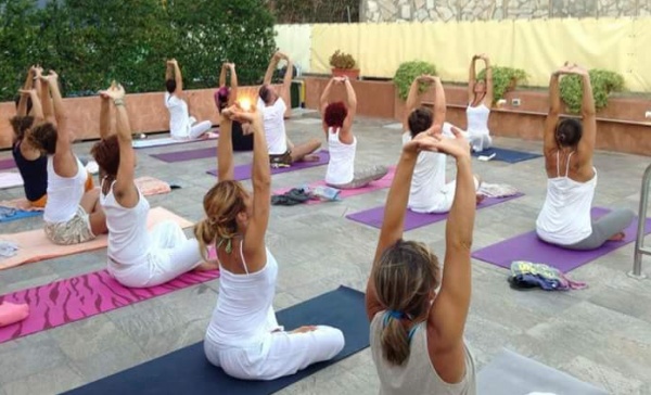 A Bussero una notte dedicata allo yoga