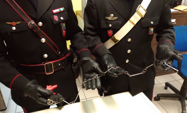 Brembate, rissa e rapina: due ragazze arrestate e cinque denunciate