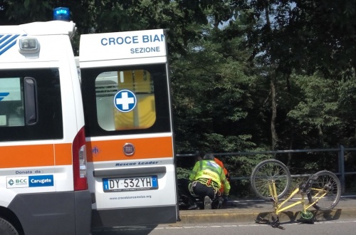 Cassano, ferito dalla sua stessa bici, giovane finisce all’ospedale
