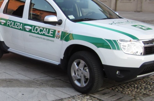 Centauro sperona un’auto e si frattura il femore