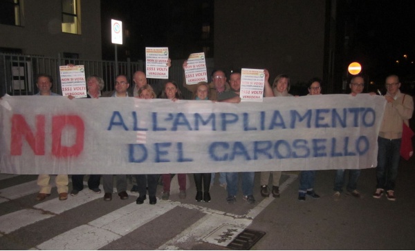 Carugate. Flash mob contro la bocciatura del referendum sul Carosello