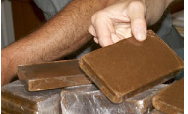 Ventiduenne beccato con la droga in casa