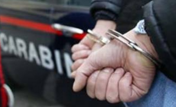 Grezzago, minacciava la madre col coltello, arrestato