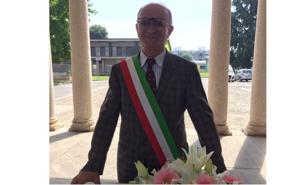 Ha celebrato 217 matrimoni (e non è un prete)