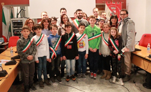 I ragazzi di Pessano interrogano il Consiglio comunale dei grandi