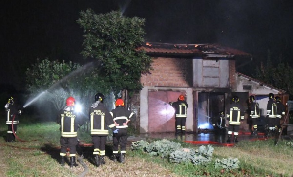 Incendio nella notte a Inzago