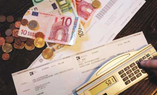 Inchiesta: bollette, paghiamo il triplo di quello che consumiamo
