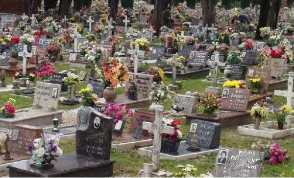 L’inchiesta: anche da morti costiamo un patrimonio