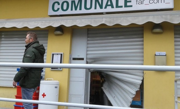 Ladri taglialegna a Pozzuolo Martesana