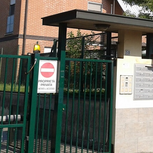 Litiga con il vicino di casa e si sente male, salvato dai carabinieri