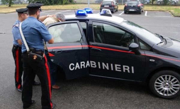 Melzo, litiga con la madre e distrugge casa