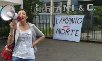Pentastellati in piazza a Cologno contro il pericolo amianto