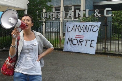 Pentastellati in piazza a Cologno contro il pericolo amianto
