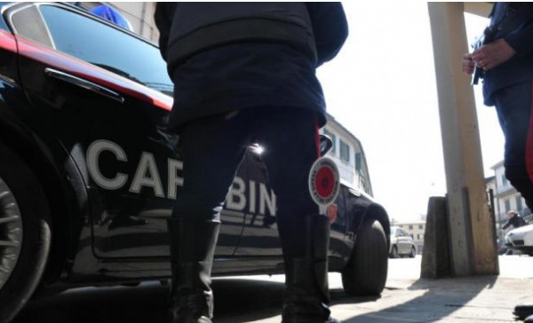 Pessano, vuole i soldi per la vacanza e picchia il padre