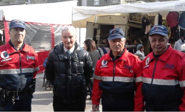Ronde al mercato di Inzago a causa di questuanti molesti
