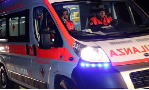 Tre aggressioni, 17enne infortunato e ragazzi ubriachi in ospedale SIRENE DI NOTTE