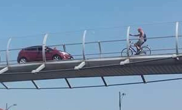 Segrate, con l’auto… sulla ciclabile