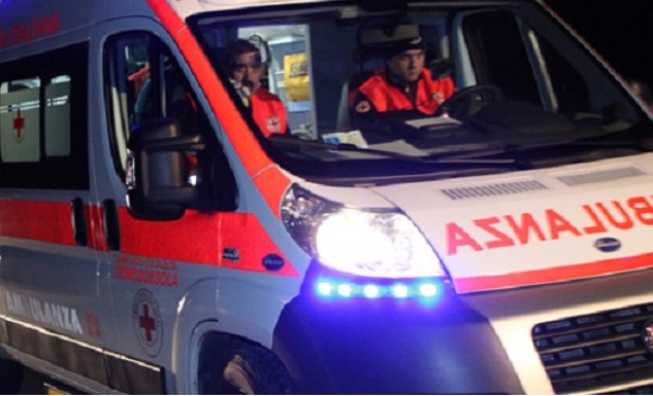 Sirene di notte malore per una 18enne