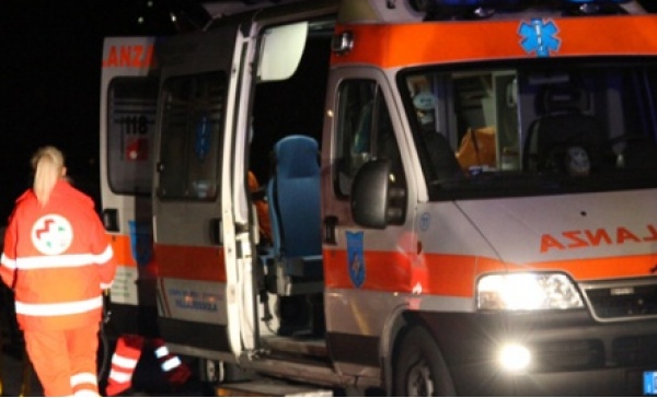 Sirene di notte pauroso incidente in autostrada