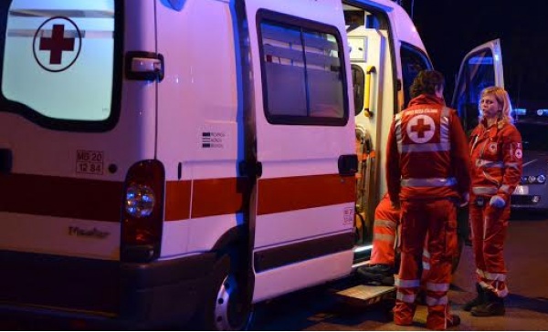 Incidente e malore, due trentenni in ospedale SIRENE DI NOTTE
