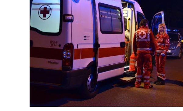 Sirene di notte, strade pericolose: due feriti gravi