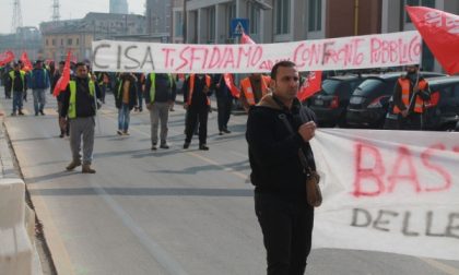 Stazione invasa dai lavoratori in protesta