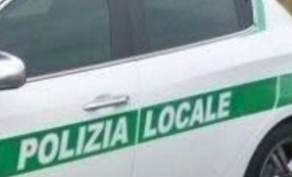 Suisio, cade da quattro metri, grave muratore