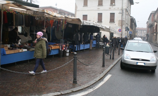 Vaprio, il mercato torna in centro con un’amara novità