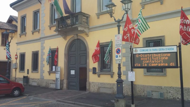 A Fara d’Adda dipendenti comunali in sciopero, è muro contro muro