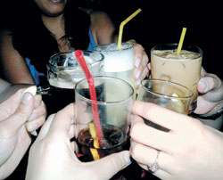 Beve alcolici fino a star male: tredicenne in ospedale