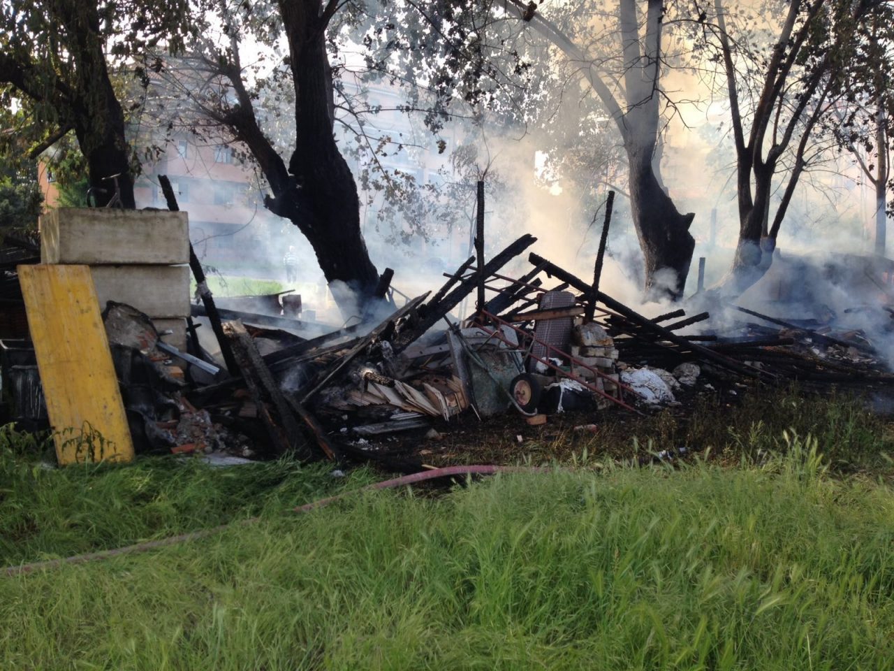 Incendio baracche domenica a San Maurizio