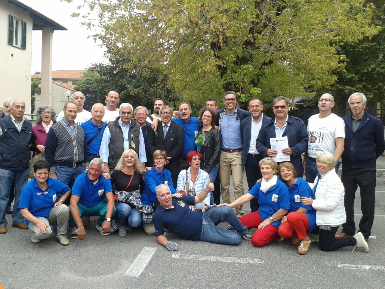 Festa d’autunno rotolando nelle botti