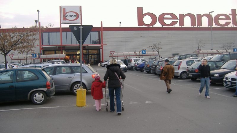 Senza fissa dimora ruba al super cibo per 100 euro