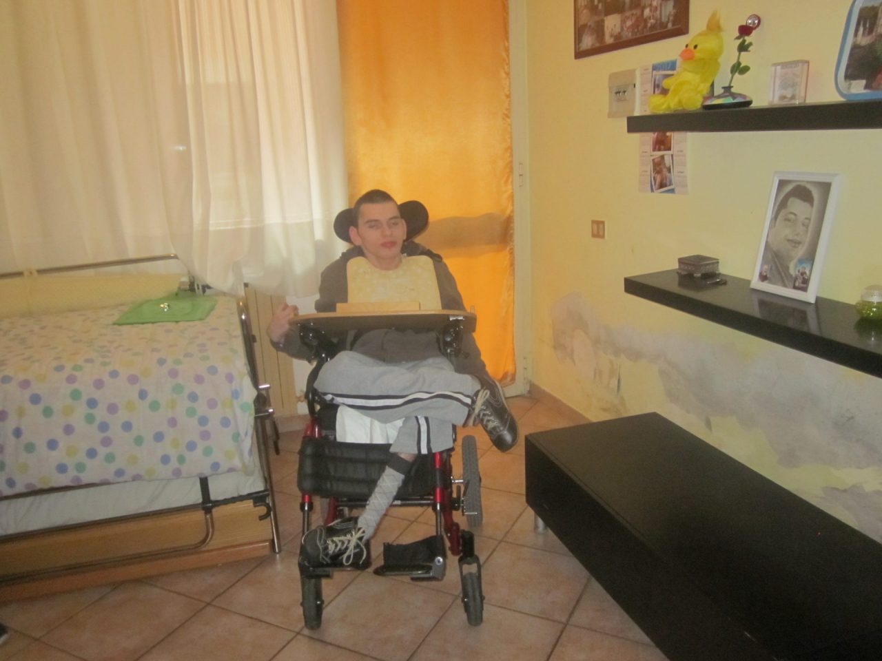 Disabile costretto a vivere in una casa invasa dalla muffa