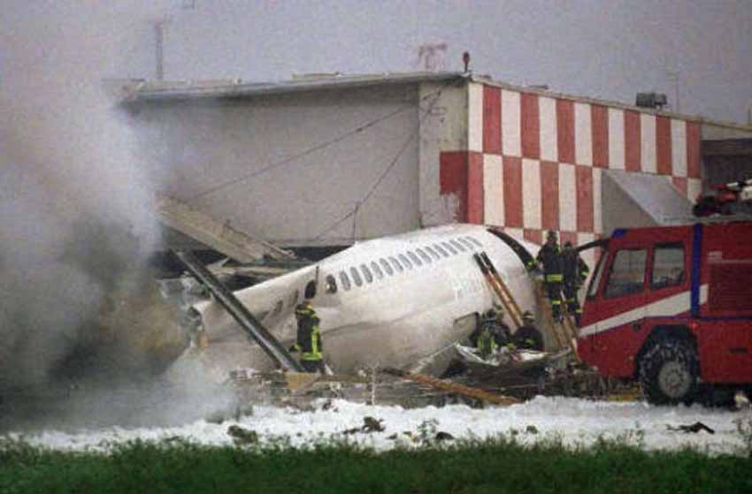 Ventiquattro anni fa la tragedia di Linate, il ricordo delle 118 vittime