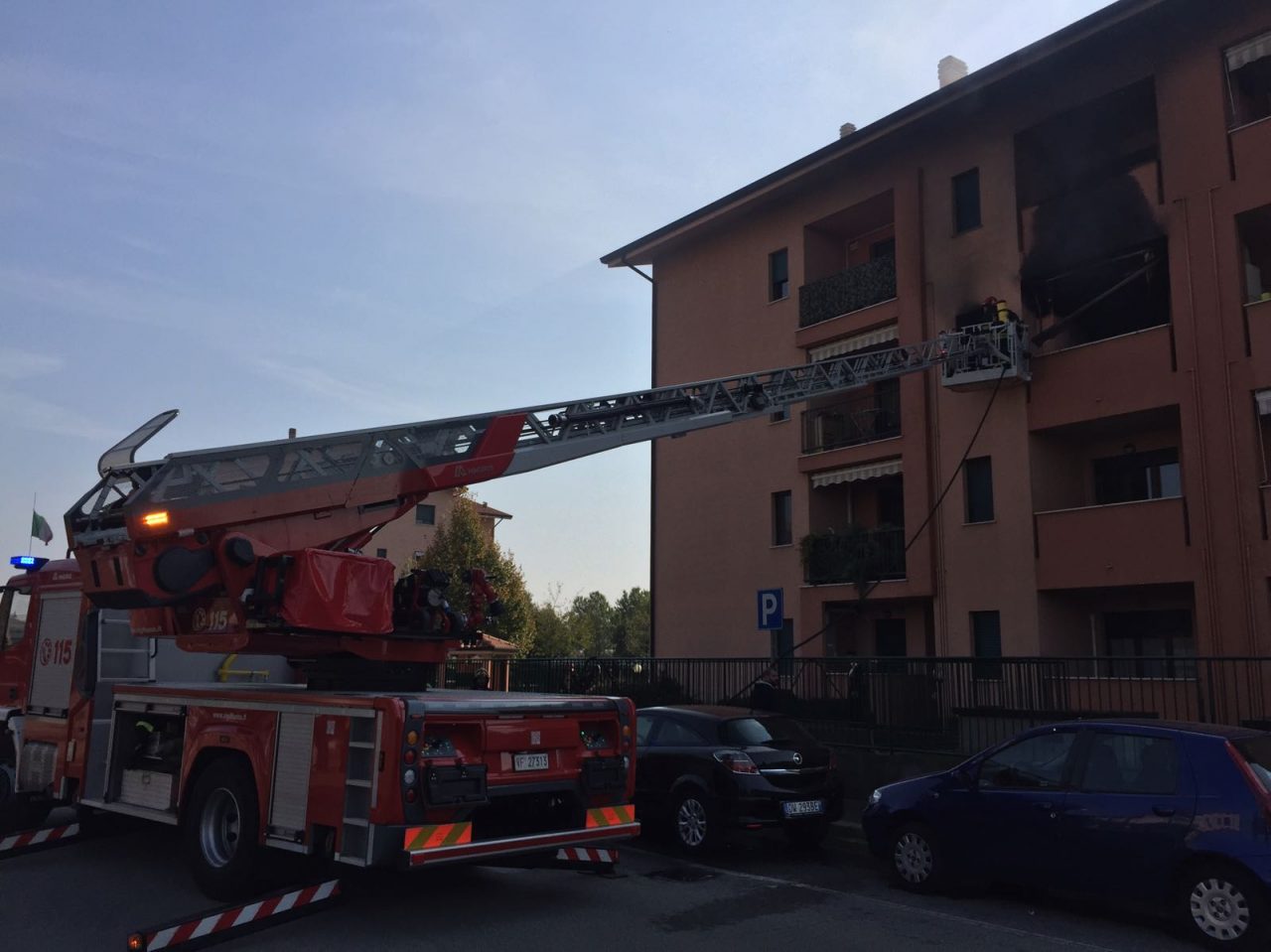Lavasciuga a fuoco: incendio a Brugherio VIDEO E FOTO