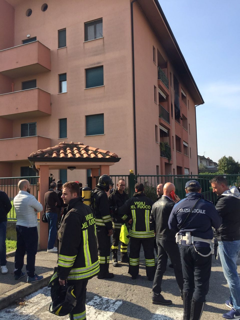 Incendio in appartamento ECCO LE FOTO E IL VIDEO