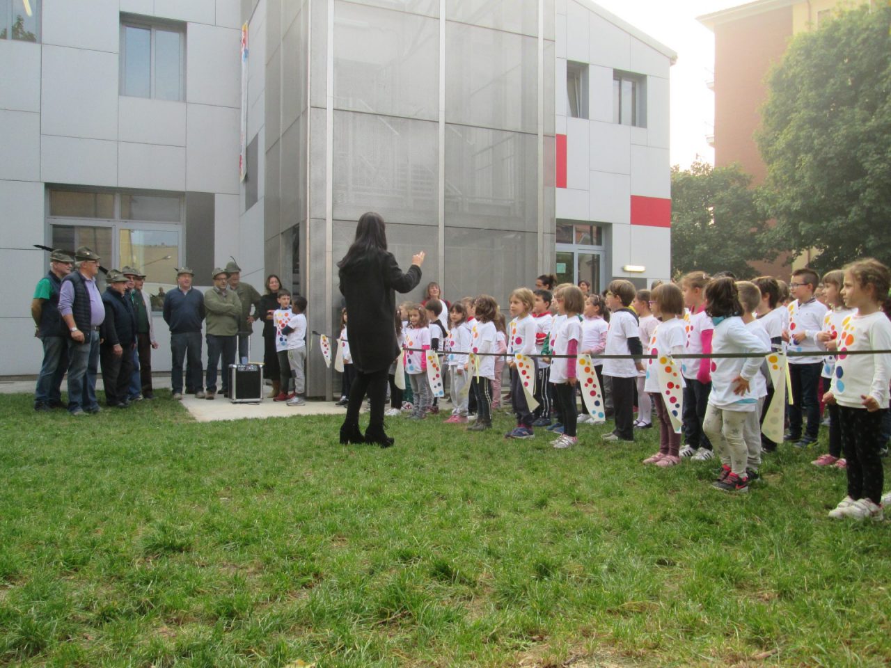 Buffa danza dei bimbi di Concesa per i terremotati VIDEO