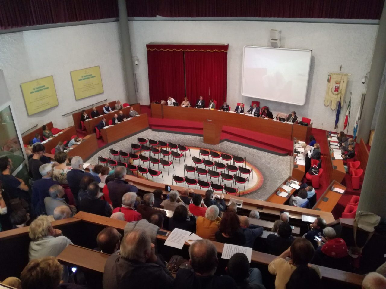 Il Consiglio comunale straccia la concessione per la moschea