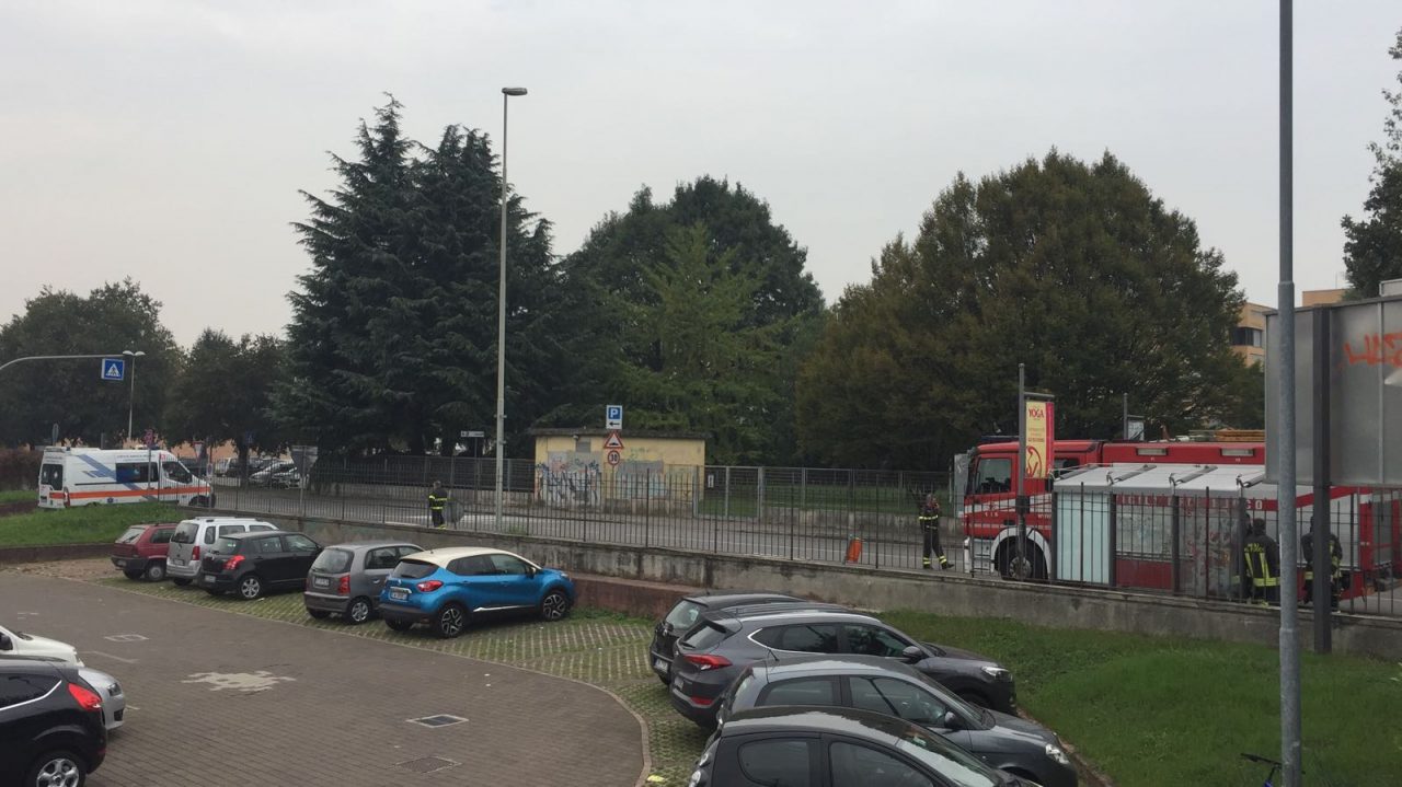 Allarme bomba a Cernusco. Era un sacchetto pieno di vestiti FOTO E VIDEO