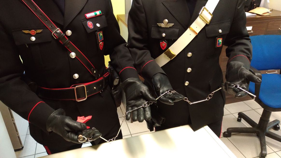 Torna ai domiciliari per la rissa tra ragazze a Brembate