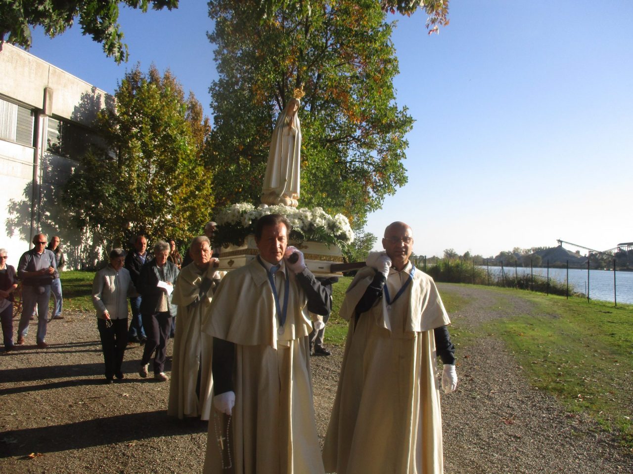 A Bisentrate la Madonna di Fatima