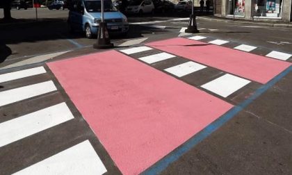 Arrivano i parcheggi rosa riservati alle neo mamme
