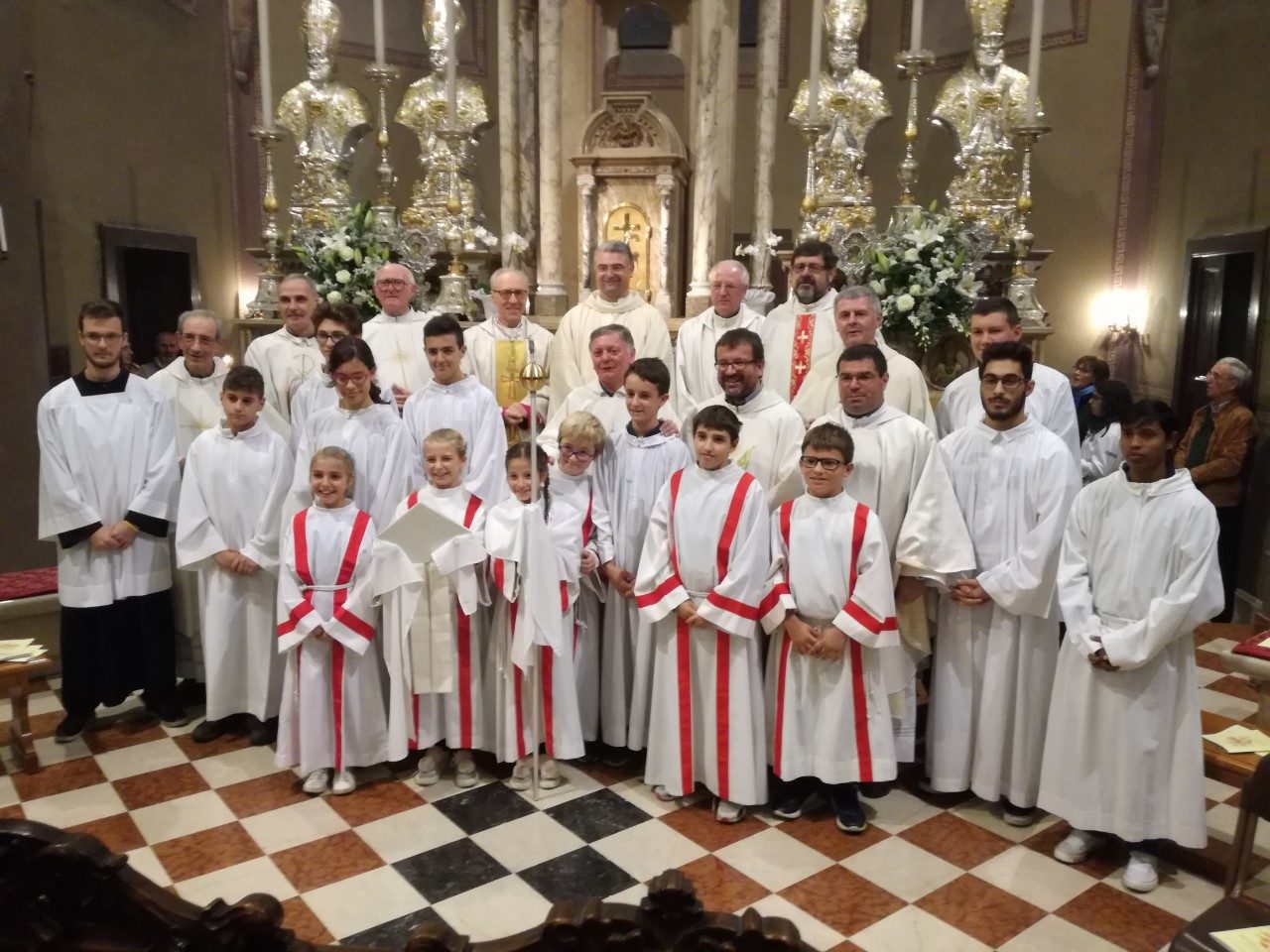 Comunità in festa per il nuovo parroco LE FOTO