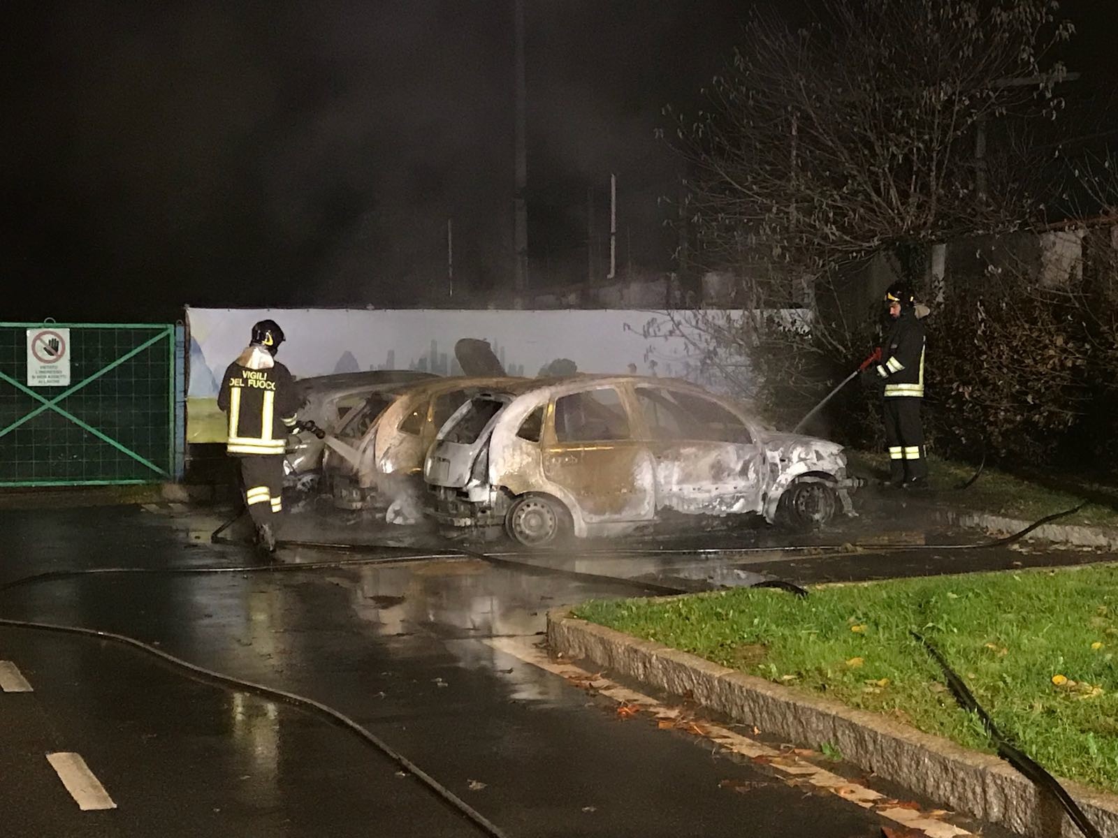 incendio a brugherio auto in fiamme pompieri vigili del fuoco san damiano