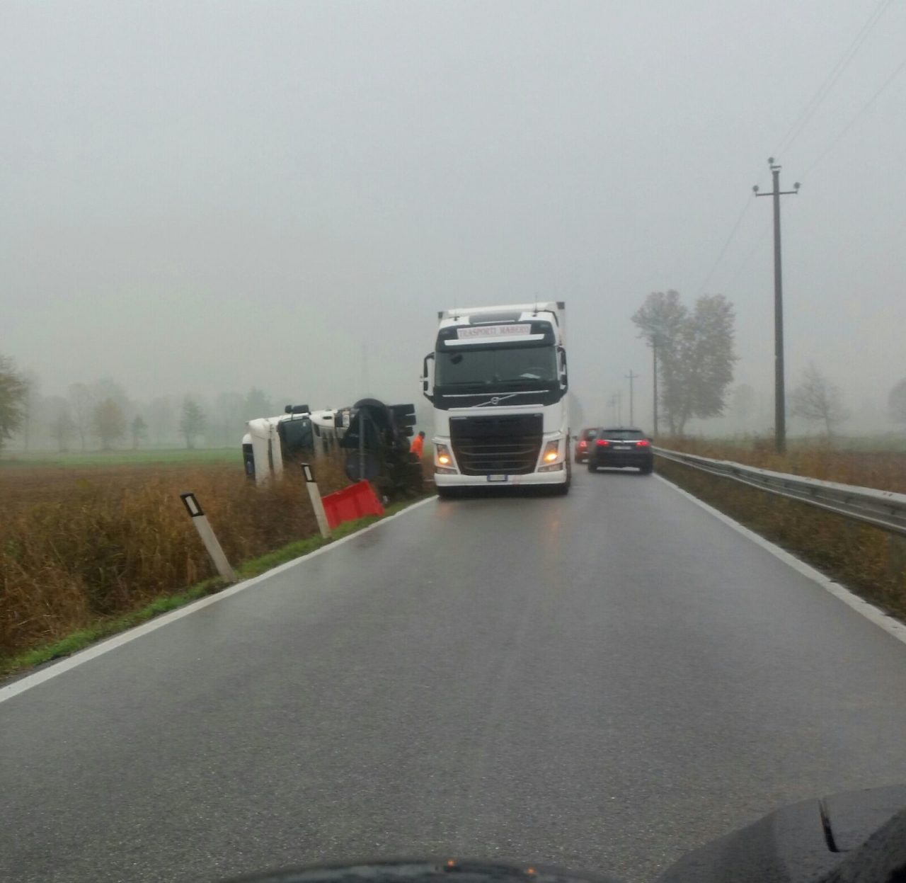 Camion ribaltato ripercussioni sul traffico