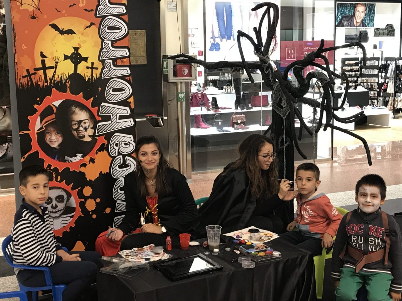 Halloween al centro commerciale Carosello
